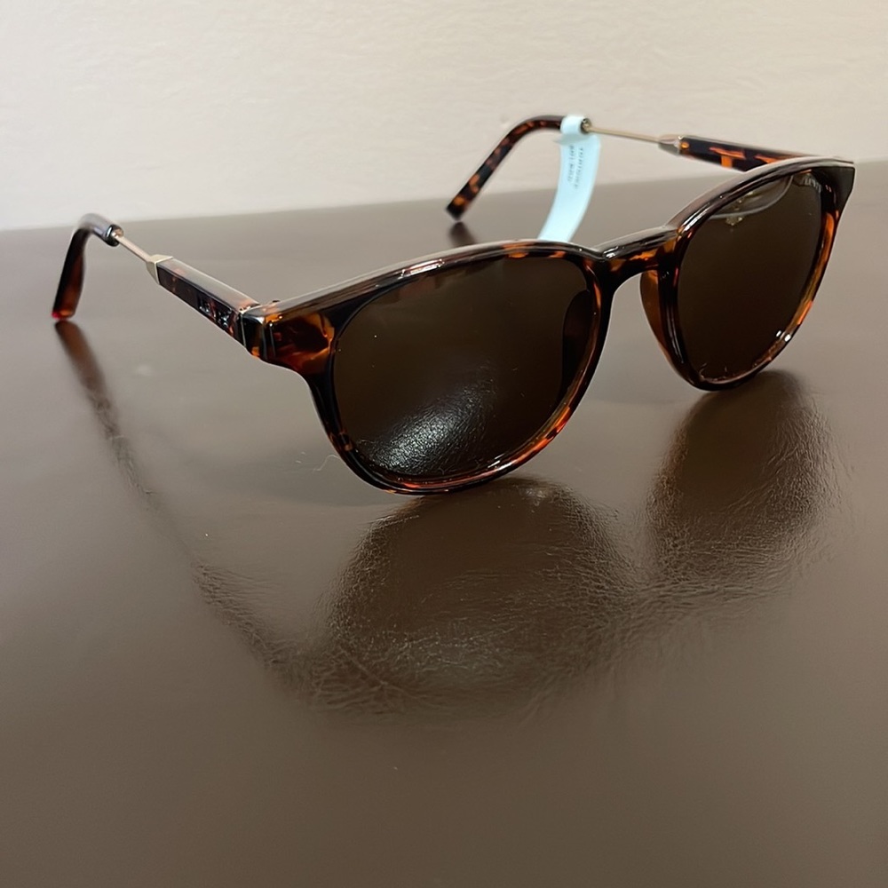 Levi’s Sunglasses - Picture 3 of 8